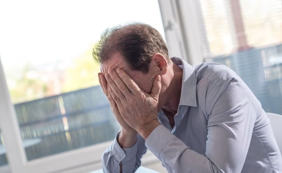 uomo trapianto capelli andato male